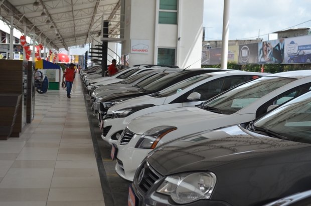 Aps nove anos de crescimento nas vendas, setor de carros levar tempo para se recuperar de crise. Foto: Malu Cavalcanti/Especial para o o DP/Arquivo DP