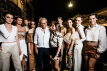 Espedito Seleiro foi homenageado em desfile da estilista cearense Gisela Franck, no Dragão Fashion deste ano. Foto: DFB/Divulgação Espedito Seleiro foi homenageado em desfile da estilista cearense Gisela Franck, no Dragão Fashion deste ano. Foto: DFB/Divulgação
