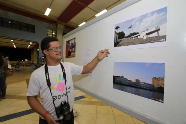 Lucas Evaristo, 15 anos, quer seguir carreira de fotgrafo e apresentou exposio no seminrio. Foto: Roberto Ramos/DP