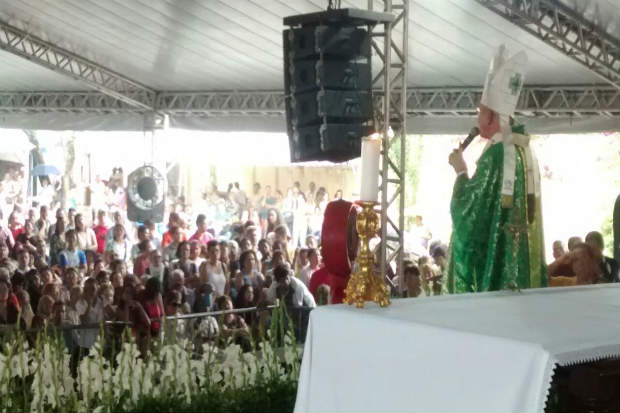 O Arcebispo de Olinda e Recife, Dom Fernando Saburido, celebrou missa em homenagem ao frei. Crdito: Roslia Rangel/D.P./D.A Press