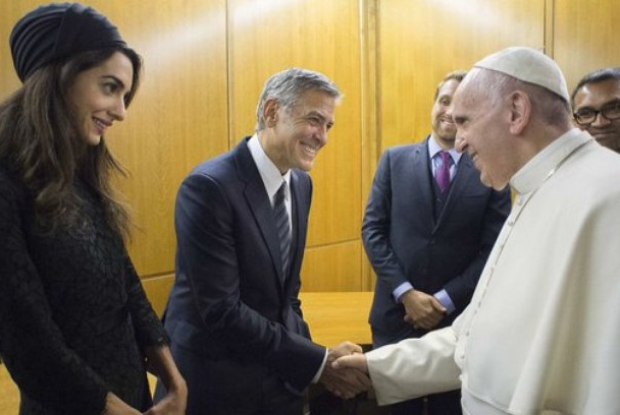 Papa recebe George Clooney no Vaticano. Foto: Twitter/Reproduo