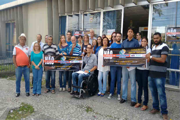 Servidores do INSS protestaram no Recife e em mais trs cidades do Interior de Pernambuco contra a extino da Previdncia Social. Foto: Sindsprev-PE/Divulgao