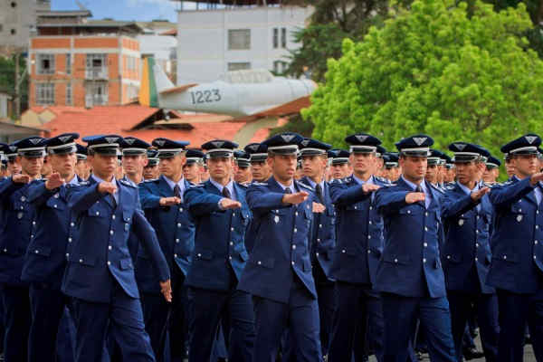 Cadetes Da Academia Da Força Aérea Com O Nome Do Professor N E