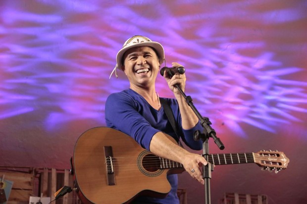 Flvio Leandro lana DVD Frutificando, gravado com participaes especiais como Flvio Jos e Santanna. Foto: Divulgao