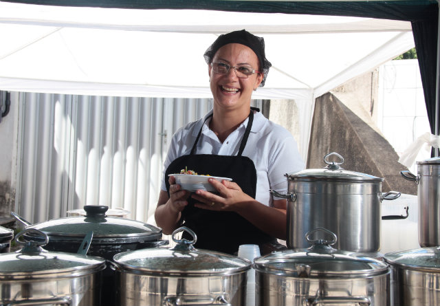 A feijoada Marurão, na Praça do Rosarinho, é comandada por Lucivânia Santos e o marido, Júlio Santana, há dois anos. Foto: Brenda Alcantara/DP A feijoada Marurão, na Praça do Rosarinho, é comandada por Lucivânia Santos e o marido, Júlio Santana, há dois anos. Foto: Brenda Alcantara/DP