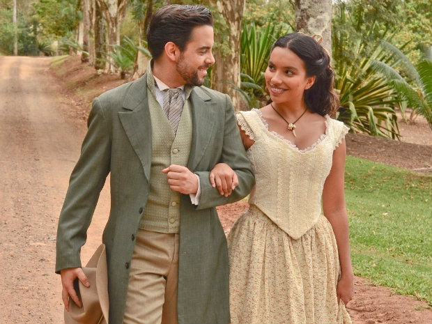 Pedro Carvalho e Gabriela Moreyra protagonizam a trama. Foto: Record/Divulgao