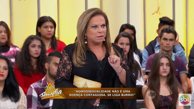 Apresentadora interrompe programa para dar bronca em convidada homof&oacute;bica.  Assista | Viver: Diario de Pernambuco