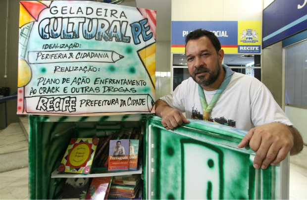 Srgio Santos destaca que, em trs anos de projeto, 38 geladeiras foram doadas no Recife e na Regio Metropolitana, mas afirma que a parceria com a PCR possibilitar que este nmero cresa ainda mais. Foto: Peu Ricardo/DP (Srgio Santos destaca que, em trs anos de projeto, 38 geladeiras foram doadas no Recife e na Regio Metropolitana, mas afirma que a parceria com a PCR possibilitar que este nmero cresa ainda mais. Foto: Peu Ricardo/DP)
