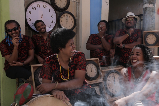 Bongar lana Samba de Gira, o quarto disco do grupo, em show na Comunidade Xamb. Foto: Divulgao