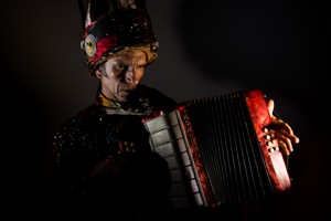 Helder usa fole de oito baixos e instrumento digital em formato de tapete no palco. Foto: Ricardo Moura/Divulgao