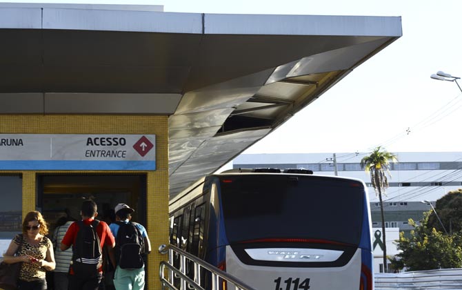 A estao do BRT no Shopping Tacaruna  uma das mais visadas pelos criminosos. Foto: Paulo Paiva/DP