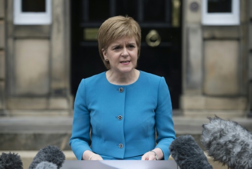 A primeira-ministra da Esccia, Nicola Sturgeon, discursa em Edimburgo em 25 de junho.  AFP Oli Scarff 