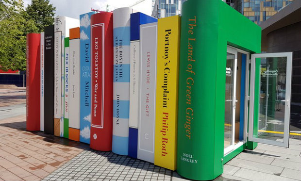 O visitante pode escolher entre trs opes de "livros vivos" e cada conversa dura dez minutos. Foto: Philippe Ladvocat