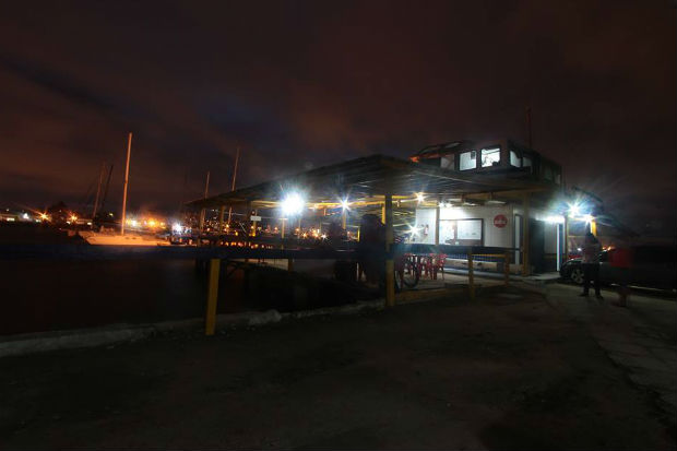 Vista do Restaurante Casa de Banhos, no Pier de Braslia Teimosa. Foto: Brenda Alcntara/ DP