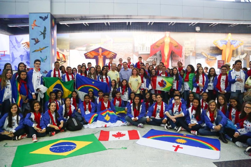 Em agosto de 2015, Denis estava entre os 90 estudantes do Projeto Ganhe o Mundo que embarcaram para o Canad. Foto: Ademar Filho/Governo de Pernambuco 