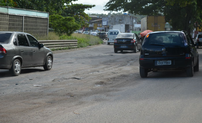 Motoristas reclamam da qualidade do asfasto. Foto: Malu Cavalcanti/ Esp. DP