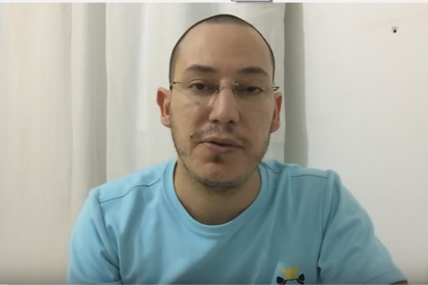 No vdeo, postado no canal YouTube, Felipe d detalhes sobre como chegou na clnica psiquitrica e os cinco dias que passou na priso. Foto: Reproduo/Facebook