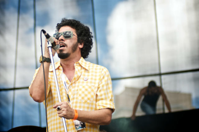 Projeto  formado pelos msicos Jorge du Peixe (vocal), Lcio Maia (guitarra), Dengue (baixo) e Pupillo (bateria e percusso). Foto: Divulgao