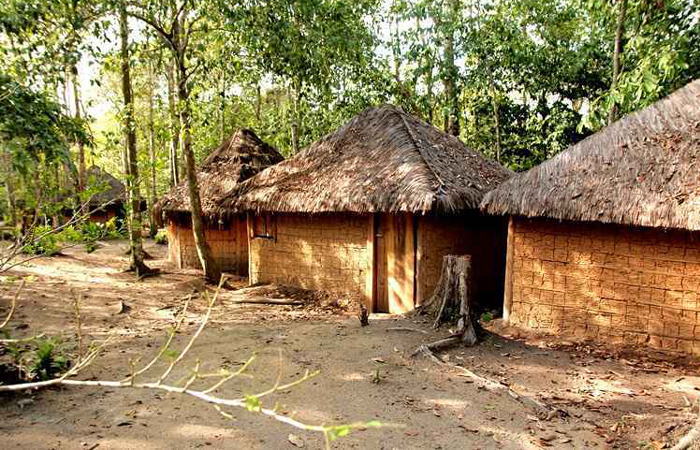 Os kijemes so as moradias tradicionais dos indgenas na Reserva Patax da Jaqueira. Construes lembram casas de pau a pique. Foto: Rodolfo Vilela Mtur/Divulgao