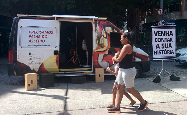 A diretora Paula Sacchetta transformou uma van em estdio para circulou por So Paulo e colher depoimentos de mulheres. Foto: Paula Sacchetta/Divulgao