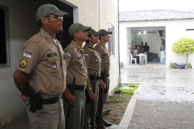 PMs guarnecem o Centro de Reeducao da Polcia Militar de Pernambuco. Foto: Ricardo Fernandes/DP  