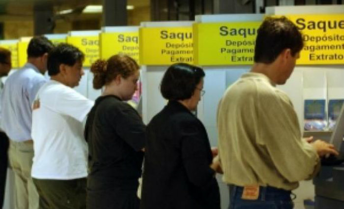 O setor de servios, incluindo os bancos, registrou a maior queda de vagas formais em junho deste ano. Foto: Agncia Brasil/arquivo