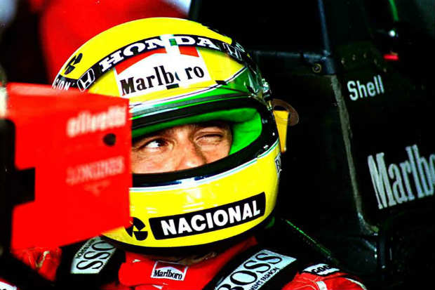 Exposio no Guararapes mostrar capacetes eternizados pelo dolo Senna reproduzidos por artistas. Foto: Paulo Pinto/ Fotos Pblicas