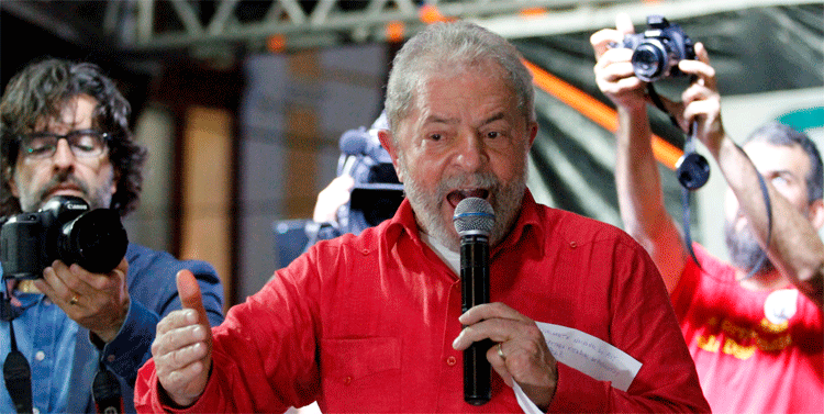 Denncia contra Lula havia sido feita ao STF, mas o ministro relator da Lava Jato, Teori Zavascki, determinou o envio para a Justia de Braslia depois que Delcdio foi cassado e perdeu o foro privilegiado