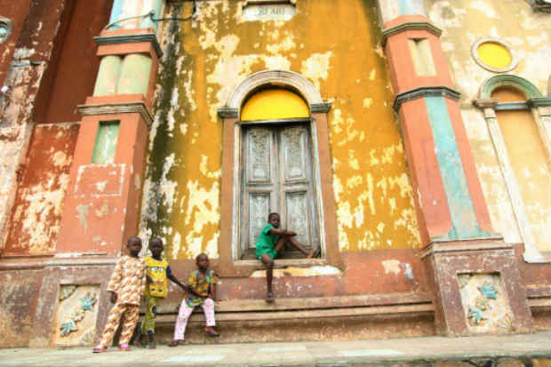 A Grande Mesquita de Porto Novo, joia da arquitetura afro-brasileira em Benin, corre um grande risco de desaparecer. Foto: AFP Yanick Folly 
