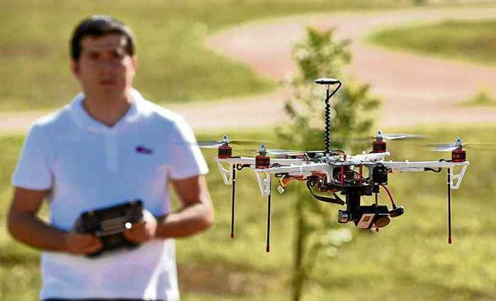 O publicitrio e empresrio Carlos Moreira, 30 anos. Drone passou de uso pessoal a possibilidade de prestao de servios a clientes. Foto: Breno Fortes/CB/D.A Press 