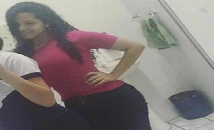 A estudante Ana Laura Gomes Muniz, de 14 anos, est desaparecida desde a manh de ontem. Foto: Reproduo/Facebook