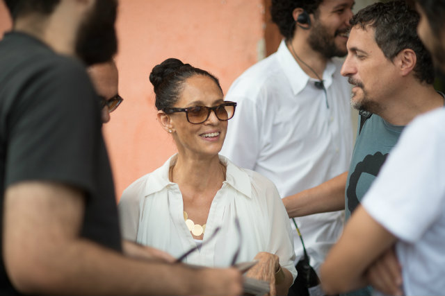 Sonia e o cineasta pernambucano Kleber Mendona Filho nos bastidores do filme. Foto: Victor Juca/Cinemascopio