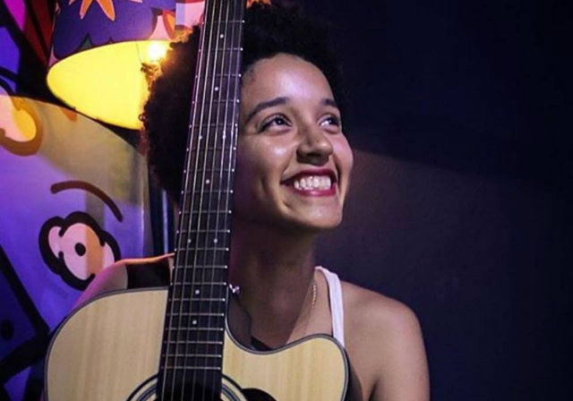 Larissa Lisboa Music se apresenta no dia 15, com tributo a Maria Rita e Kid Abelha. Foto: Facebook / Reproduo. 