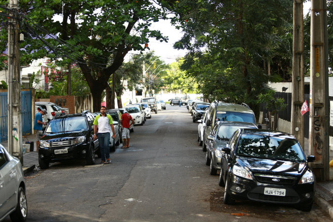 Rua Santo Elias,  passa a ter mo dupla no trecho entre a Rua do Espinheiro e a Rua da Hora. Foto: Bernardo Dantas/DP