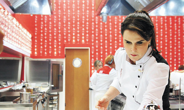 Chef Danielle Dahoui substitui Carlos Bertolazzi no comando do reality show Hell's kitchen. Foto: GABRIEL GABE/DIVULGAO