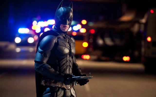 Um homem invadiu a sesso de Batman - O cavaleiro das trevas ressurge, matiu doze pessoas e feriu 70 em julho de 2012.  
