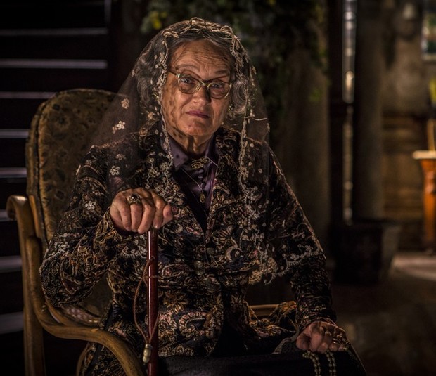 A Encarnação Se Completa Aos 7 Anos Velho Chico: Encarnação decide se confessar para Padre Benício. Confira