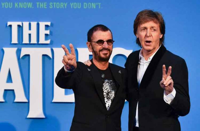 Paul McCartney e Ringo Starr se reencontram na estreia de documentrio dos Beatles. Foto: Twitter/Reproduo