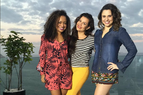 Fernanda Souza (Mili) convida Aretha Oliveira (Pata) e Francis Helena (Cris) para sesso especial espetculo. Foto: Instagram/Reproduo