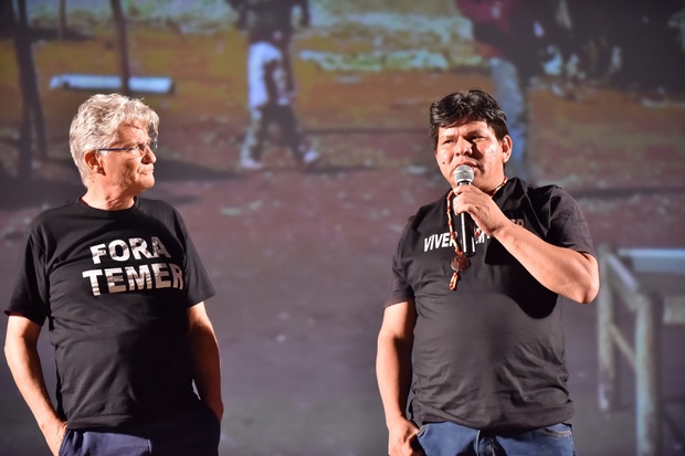 O cineasta Vincent Carelli e o lder indgena Tonico Benites, que denunciou o genocdio de seu povo. Foto: Jnior Arago/ Divulgao