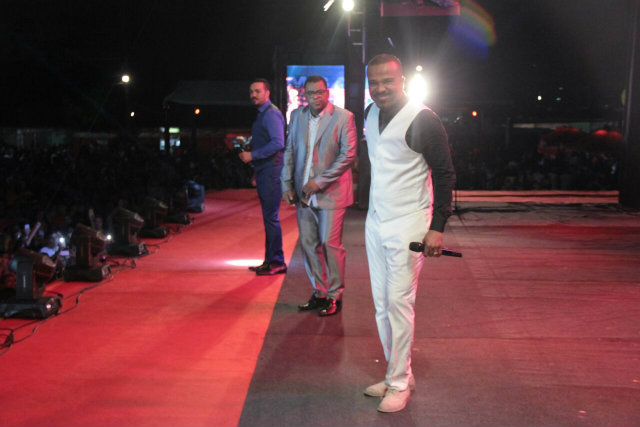 Alexandre Pires, Belo e Luiz Carlos no palco do Samba Recife 2016. Foto: Luiz Fabiano/Divulgao