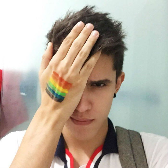 Davi Moraes,16 anos,  aluno do 2 ano do Ensino Mdio, homossexual assumido e crtico do que considera "omisso" do colgio em relao ao debate. Foto: Cortesia