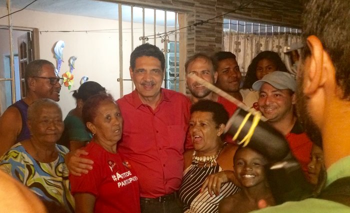 Joo Paulo participou de ato com candidatos a vereador no Coque. Foto: Trcio Amaral/DP/D.A. Press