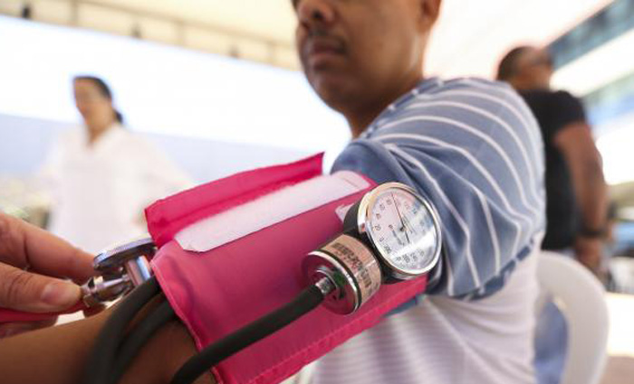 Segundo a OMS, muitas vidas poderiam ser salvas por meio de melhorias no acesso  sade, sobretudo no que diz respeito ao controle da presso alta e do colesterol alto. Foto: Marcelo Camargo/Agncia Brasil