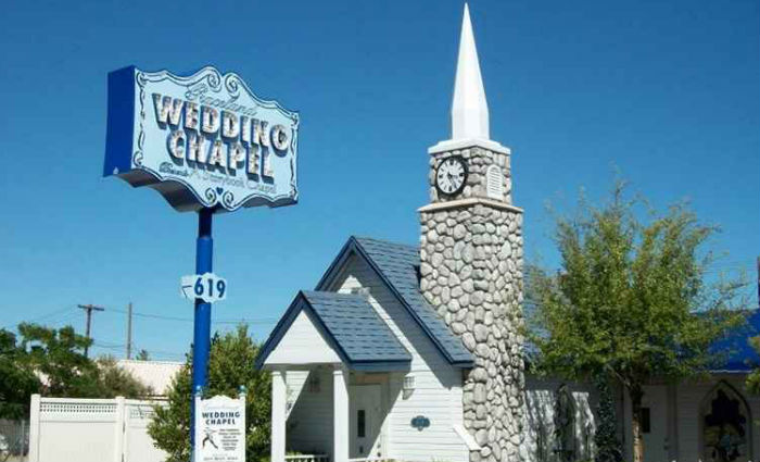 Uma das mais famosas capelas de Las Vegas  a Graceland Wedding Chapel. Foto: Una Habitacion para Dos/Reproduo