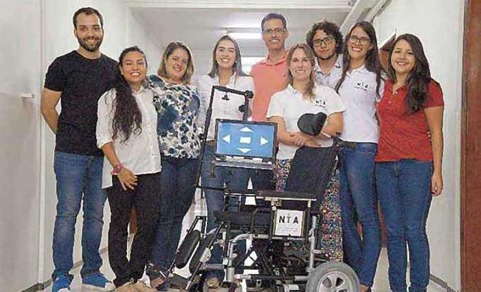 Criadores do dispositivo motorizado: testes feitos com seis pacientes. Foto: UFU/Divulgao