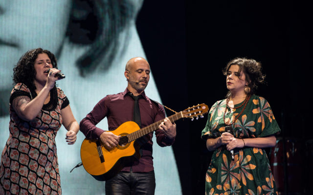 Fernanda, Daniel e Amora participaram de homenagem ao pai no Prmio da Msica Brasileira. Foto: Caique Cunha/Divulgao