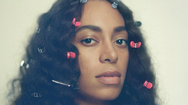 O orgulho de sua negritude, como o cabelo afro, se tornou inspiração para o novo álbum da cantora. Foto: Saint Records/Columbia/Divulgação O orgulho de sua negritude, como o cabelo afro, se tornou inspiração para o novo álbum da cantora. Foto: Saint Records/Columbia/Divulgação