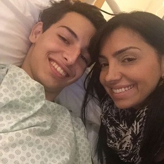 Cantora compartilhou foto com filho enquanto ele estava no hospital. Foto: Instagram/Reproduo
