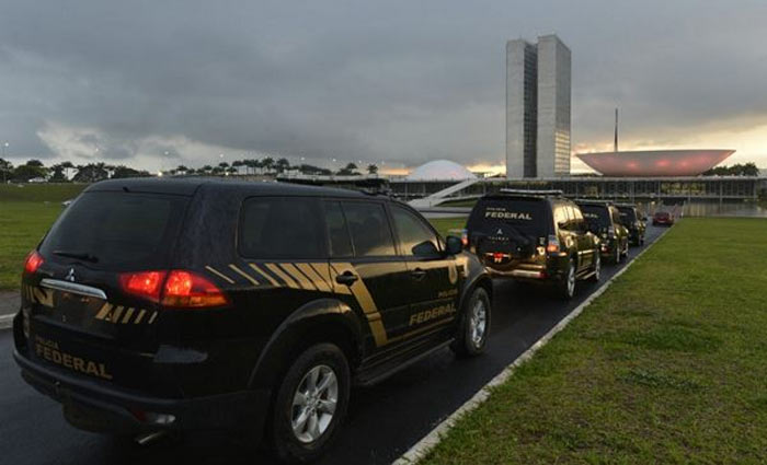 O Congresso Nacional amanheceu cercado por policiais federais na manh desta sexta-feira. Foto: Ed Alves/CB/D.A. Press 